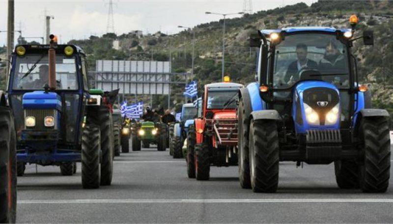 Μπλόκα αγροτών: Απαντούν στην κυβέρνηση με επ' αόριστον αποκλεισμούς δρόμων