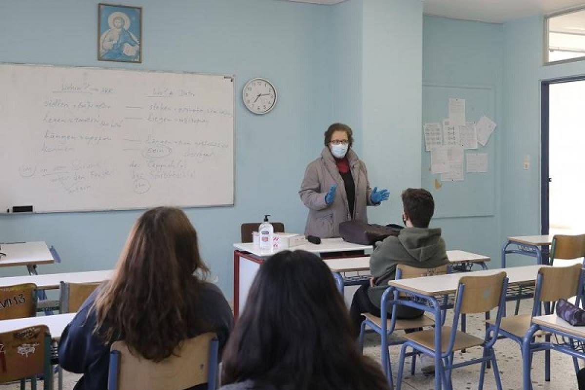 Μακρή: Τα σχολεία θα ανοίξουν 10/1 σύμφωνα με τον προγραμματισμό
