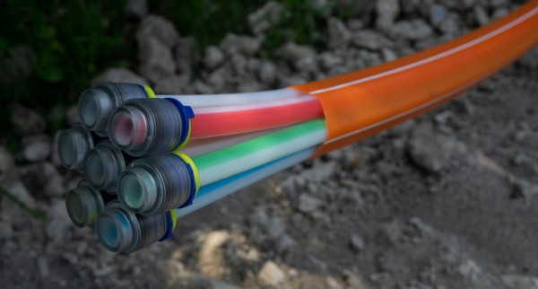 Η επόμενη πίστα των τηλεπικοινωνιών: FiberGrid και ΟΤΕ πατούν γκάζι στις οπτικές ίνες