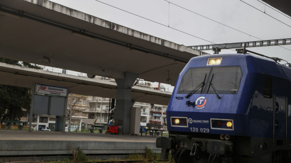 Intercity: Ακινητοποιήθηκε στη Λάρισα λόγω προβλήματος στην ηλεκτροδότηση
