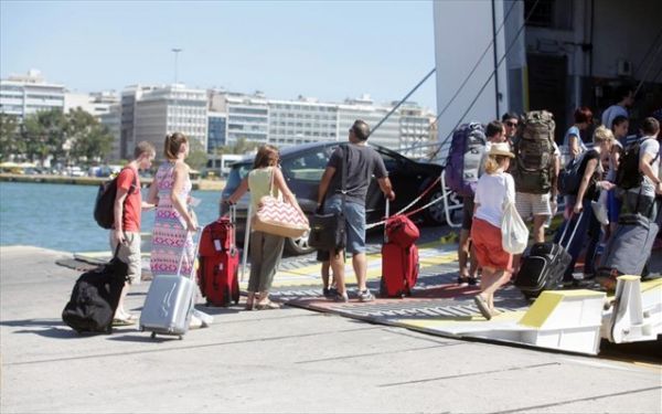 ΤτΕ: Στα 14,1 δισ. ευρώ οι ταξιδιωτικές εισπράξεις στο 10μηνο