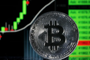 «Ηρέμησε», αλλά παραμένει πάνω από τα $20.000 το Bitcoin