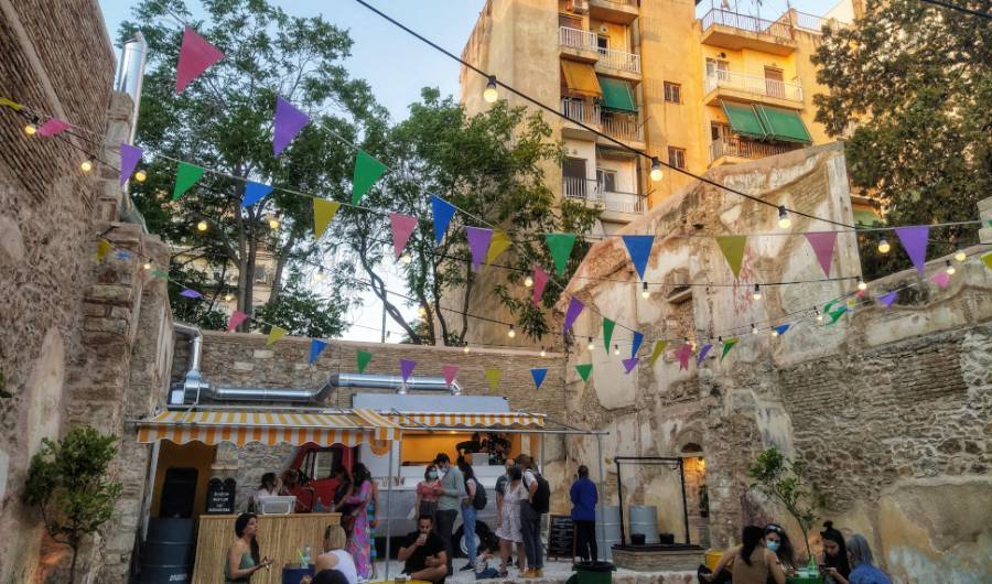 Γαλιάντρα: Eνδιαφέρον street food στην πιο πολύχρωμη καντίνα της Αθήνας