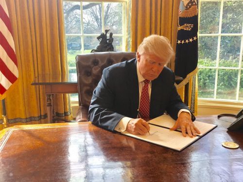 Τι έκανε ο Trump στις πρώτες 100 μέρες;
