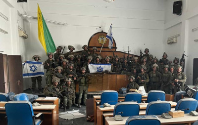 Ισραηλινοί στρατιώτες φωτογραφήθηκαν στο κοινοβούλιο της Χαμάς