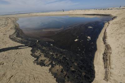 Περιβαλλοντική καταστροφή από μεγάλη πετρελαιοκηλίδα ανοικτά της Καλιφόρνια