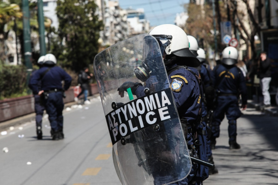 Συνελήφθη ο αστυνομικός που πυροβόλησε έξω από την ΑΣΟΕΕ