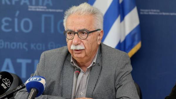 Επιμένει ο Γαβρόγλου για το κουδούνι στις 9.00