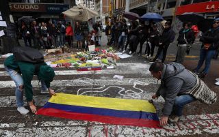 Η Κολομβία... φλέγεται: 42 νεκροί σε 13 ημέρες διαδηλώσεων