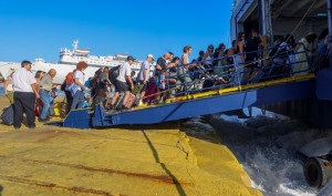 Ταλαιπωρία για επιβατών στον Πειραιά από μηχανική βλάβη σε πλοίο της γραμμής Αίγινα - Αγκίστρι