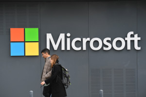 Microsoft: «Παγώνει» τους μισθούς για το 2023