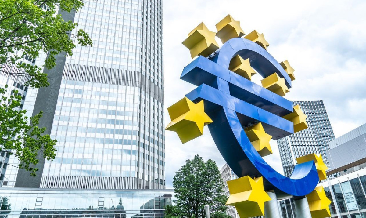 ΕΚΤ: Μία ακόμα μείωση στο πλεόνασμα της Ευρωζώνης – Σταθερά θετική η πορεία των επενδύσεων
