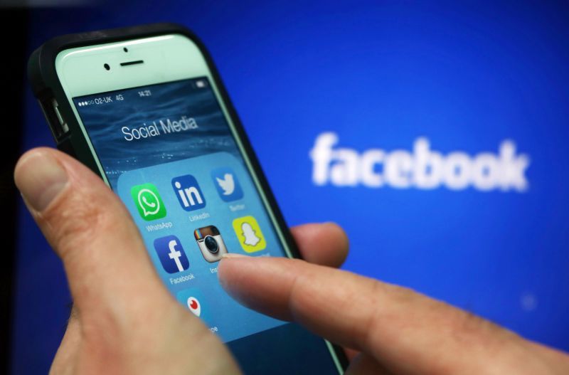 Οι Facebook-μανείς είναι σαν τους ναρκομανείς