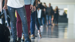 Σταθερή στο 9,4% η ανεργία τον Νοέμβριο- Μειώθηκαν οι άνεργοι