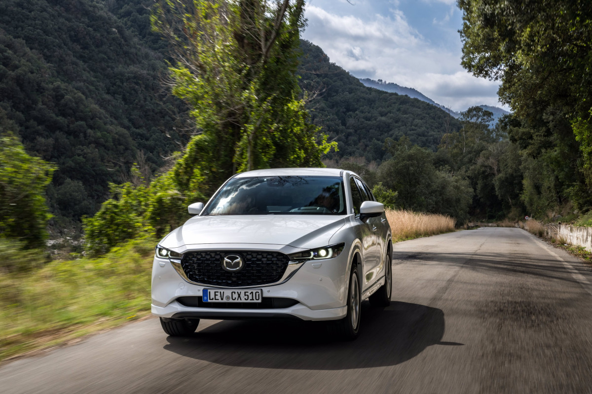 To Mazda CX-5 αναβαθμίστηκε υβριδικά
