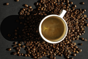 Βραζιλία: Πιο «πικρός» ο καφές arabica λόγω των βροχών – «Άλμα» 35% στις τιμές