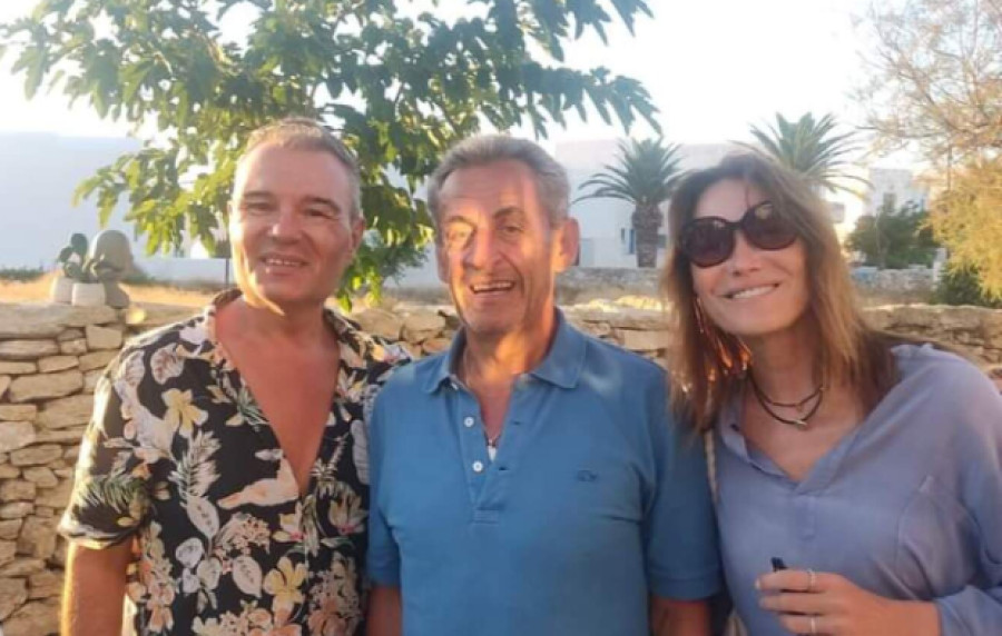 Σαρκοζί και Μπρούνι κάνουν διακοπές στην Ελλάδα