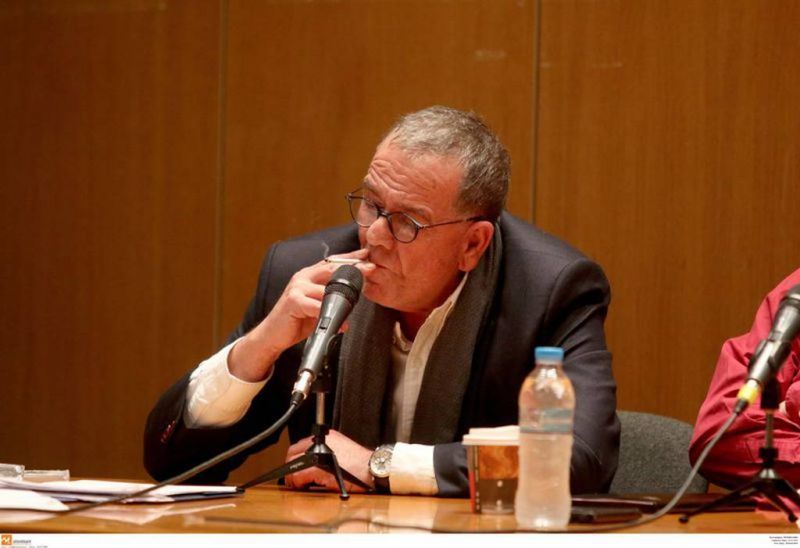 Ένταση στη Θεσσαλονίκη: Ο Μουζάλας έβρισε διαδηλωτή και άναψε τσιγάρο