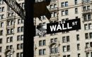 Πτώση στη Wall Street υπό το βάρος του γουάν