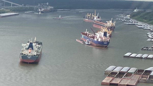 Δεξαμενόπλοιο σκόρπισε περισσότερα από 2.000 γαλόνια πετρελαίου στον Μισισιπή