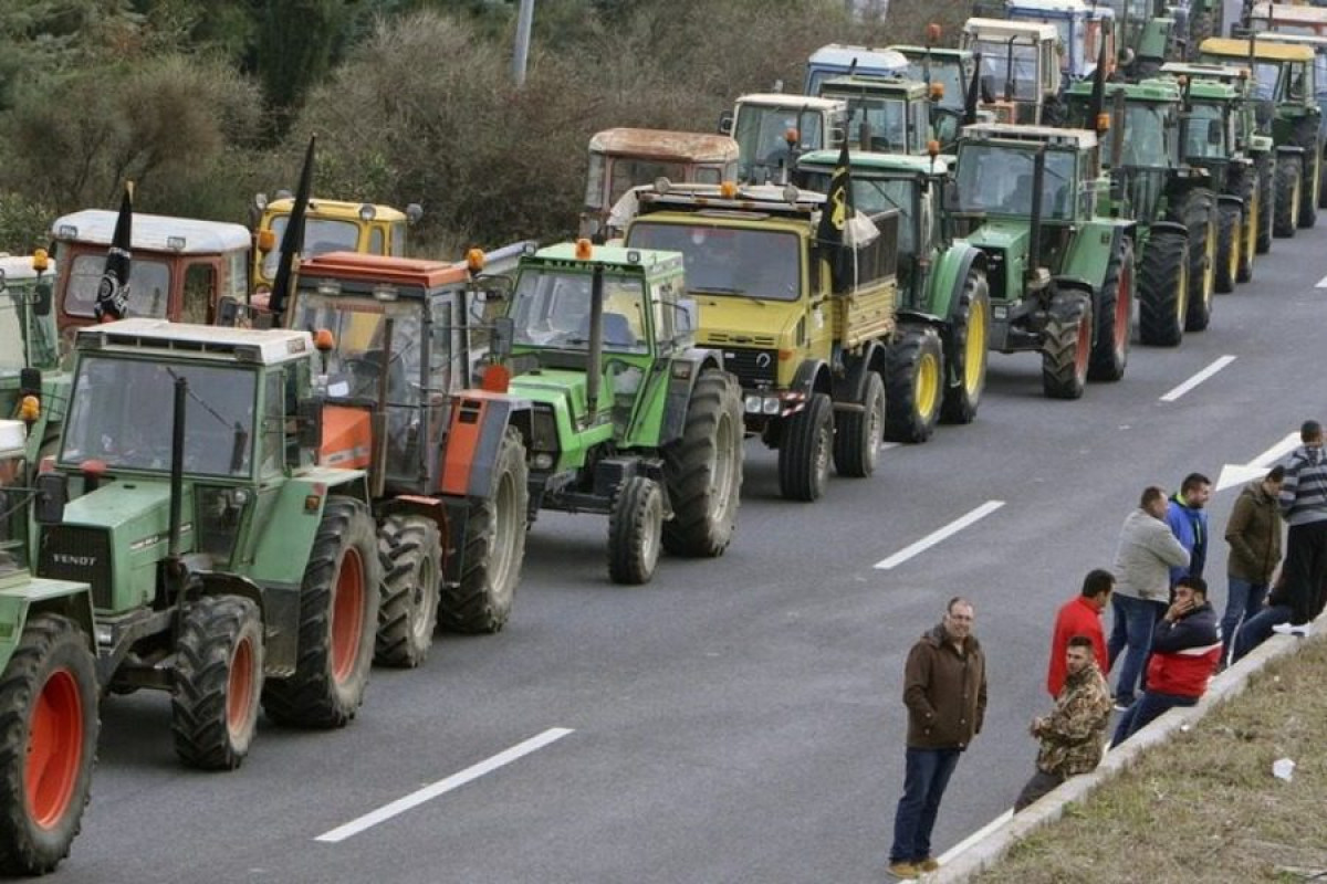 Μπαράζ ανακοινώσεων Χατζηδάκη - ΠΑΣΟΚ για τους αγρότες και τις «διαχρονικές» ευθύνες