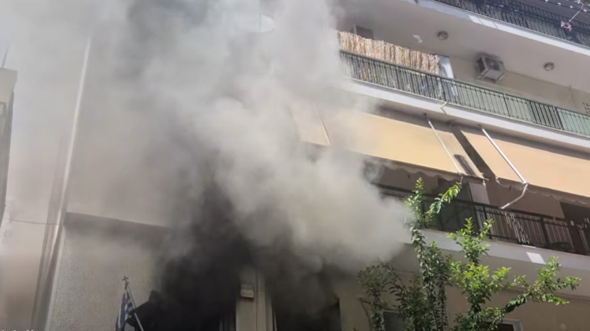 Φωτιά σε διαμέρισμα στα Πατήσια με θύμα μια ηλικιωμένη γυναίκα