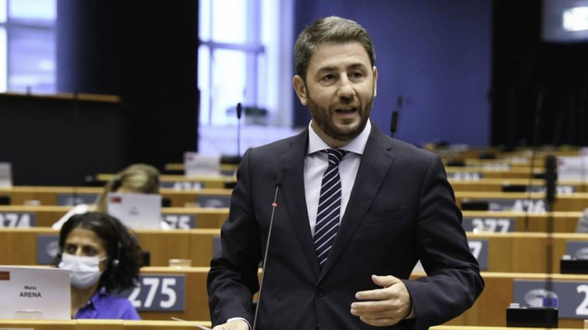 Ανδρουλάκης: Συγκλονισμένος από τον ξαφνικό θάνατο του Νταβίντ Σασόλι