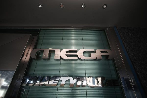 Εκτός τηλεοπτικών αδειών το Mega, που απειλείται ξανά με μαύρο!