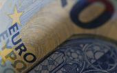 Reuters: Η Ελλάδα σχεδιάζει τρεις εκδόσεις ομολόγων μέχρι τον Αύγουστο