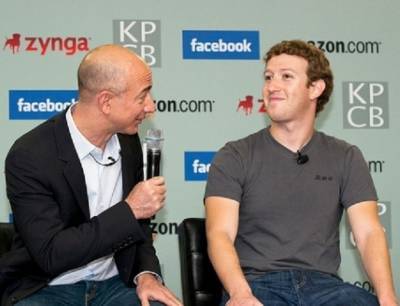 Ο Jeff Bezos «αξίζει» όσο δύο Mark Zuckerberg
