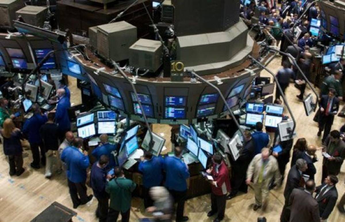 Πρόσω ολοταχώς για νέα ρεκόρ η Wall Street
