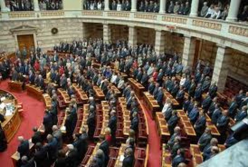 Oξύνονται οι αντιπαραθέσεις, αλλά αμβλύνονται οι θέσεις