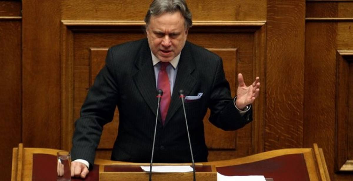 Κατρούγκαλος: Το επίσημο κείμενο του Συντάγματος της ΠΓΔΜ στη βουλή