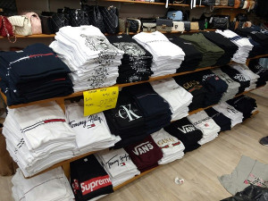 «Καμπάνα» 37.000 ευρώ για εμπορία-διακίνηση παραποιημένων αγαθών στη Λευκάδα