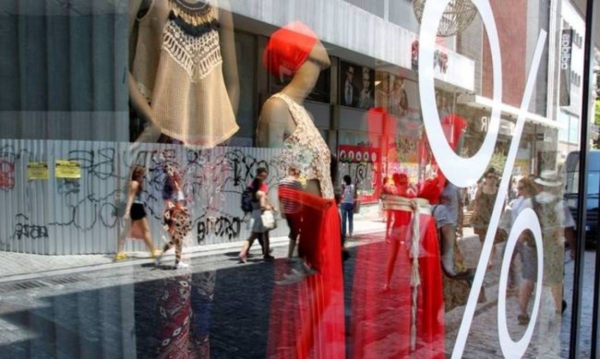 ΙΝΕΜΥ-ΕΣΕΕ: Σε κατάσταση «θερινής ραστώνης» το εμπόριο