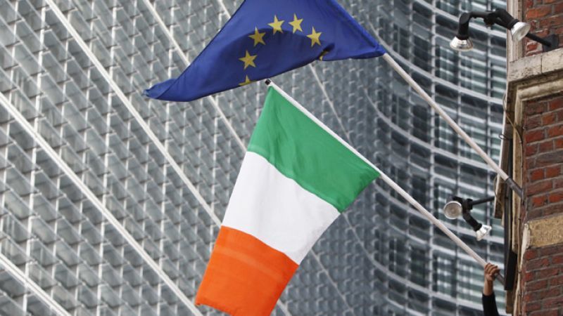 Ιρλανδία: Επιστροφή στις αγορές το 2014- Κατάργηση χαριστικού φορολογικού νόμου για Apple