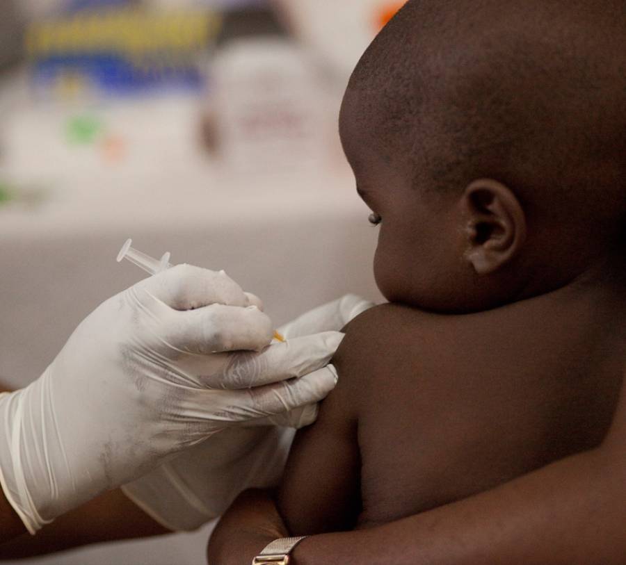 Επιτέλους,το εμβόλιο κατά της ελονοσίας φτάνει στα παιδιά της Αφρικής