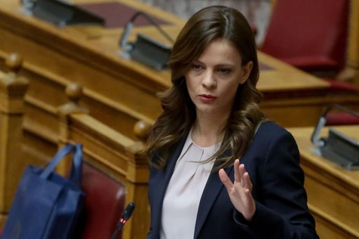 Αχτσιόγλου: Η ΝΔ φέρνει εθελοντικά το δεύτερο μνημόνιο στα εργασιακά