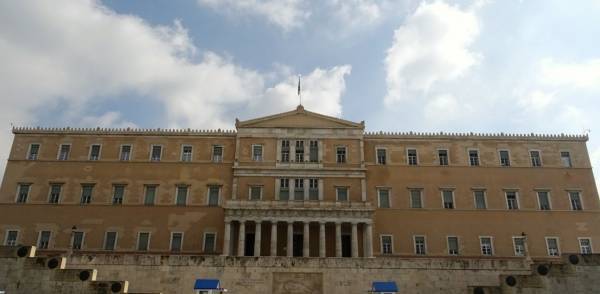 Θυροκολλήθηκε το Προεδρικό Διάταγμα για διάλυση της Βουλής