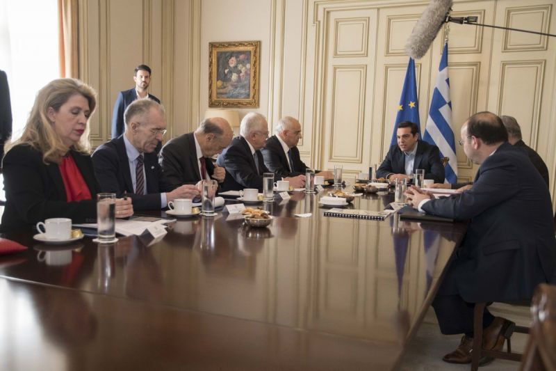 Τσίπρας: Κυβέρνηση-τράπεζες οφείλουμε να συνεργαστούμε για την ανόρθωση της οικονομίας