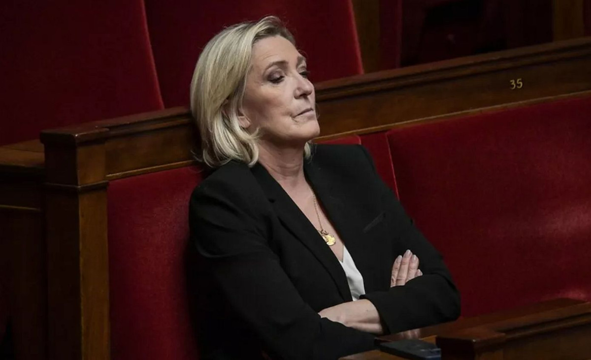 Je suis Marine: Πούτιν, Όρμπαν και Λατινοπούλου στηρίζουν τη Λεπέν