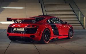 Μια sexy γερμανίδα, προκαλεί το Maranello!