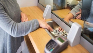 Τράπεζες: Από τις ουρές στα γκισέ στην ψηφιοποίηση των συναλλαγών