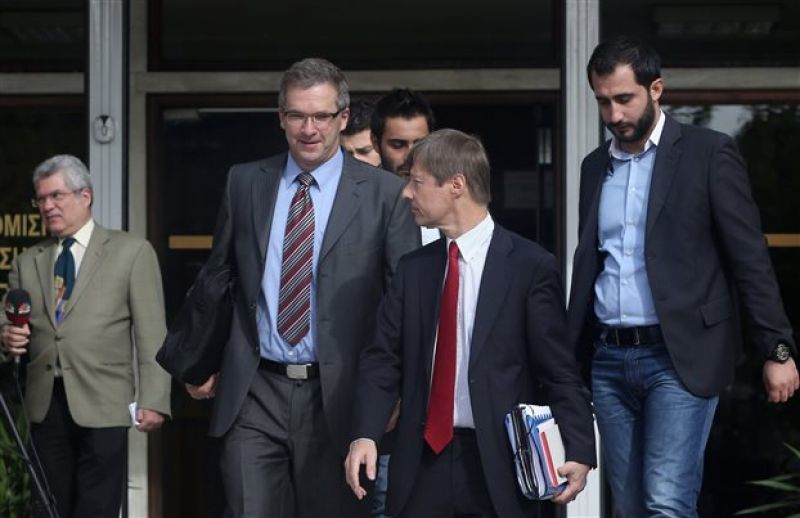 Τρόικα: Αναμένει στο ακουστικό με ανοικτό εισιτήριο επιστροφής