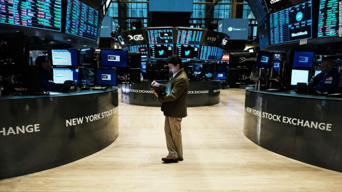 Σε κλοιό νέων ρευστοποιήσεων η Wall Street