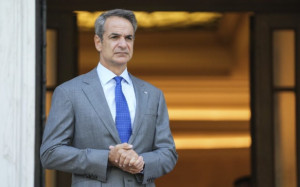 Ο Μητσοτάκης ορίζει πλαίσιο για τα ομόφυλα ζευγάρια και...μετράει απώλειες