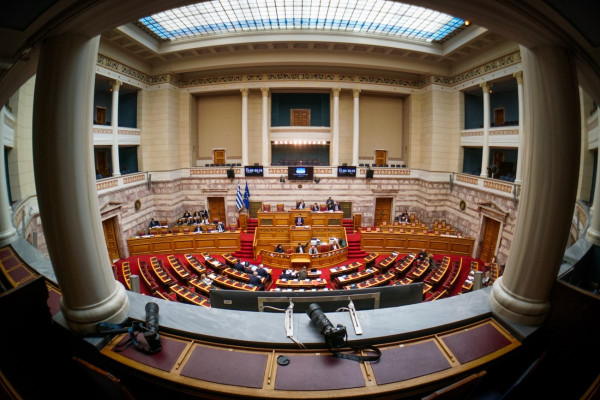 Διάσκεψη για τις Ανεξάρτητες Αρχές: Χάος και αναβολή ψηφοφορίας – ΠΑΣΟΚ κατά Κακλαμάνη για «αντιθεσμικές μεθοδεύσεις»