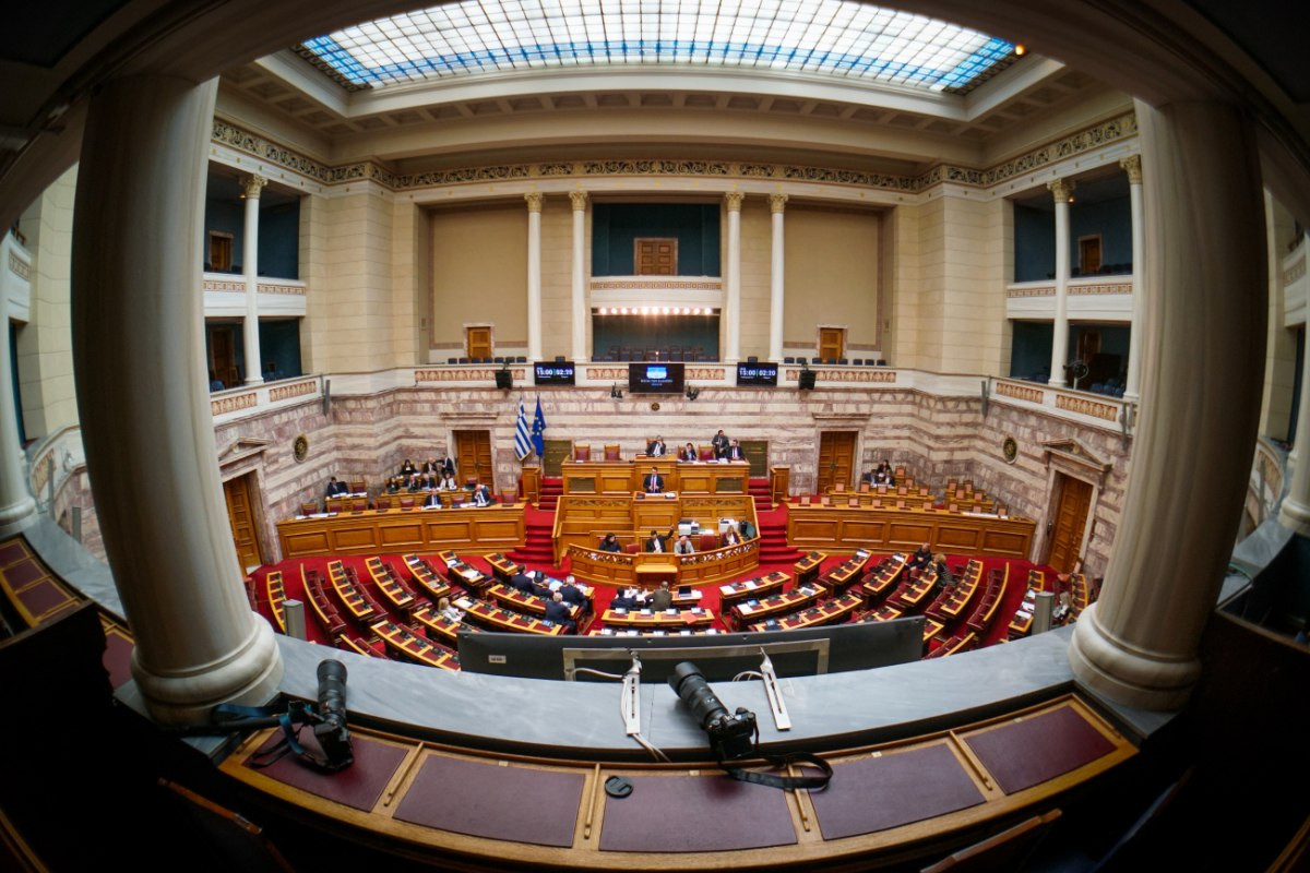 Διάσκεψη για τις Ανεξάρτητες Αρχές: Χάος και αναβολή ψηφοφορίας – ΠΑΣΟΚ κατά Κακλαμάνη για «αντιθεσμικές μεθοδεύσεις»