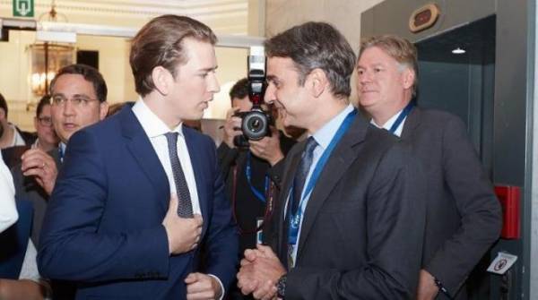 Επικοινωνία Μητσοτάκη - Κουρτς για το προσφυγικό