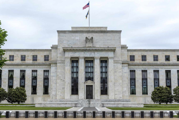Οι δείκτες που παρακολουθεί η Fed παραμένουν «καυτοί»